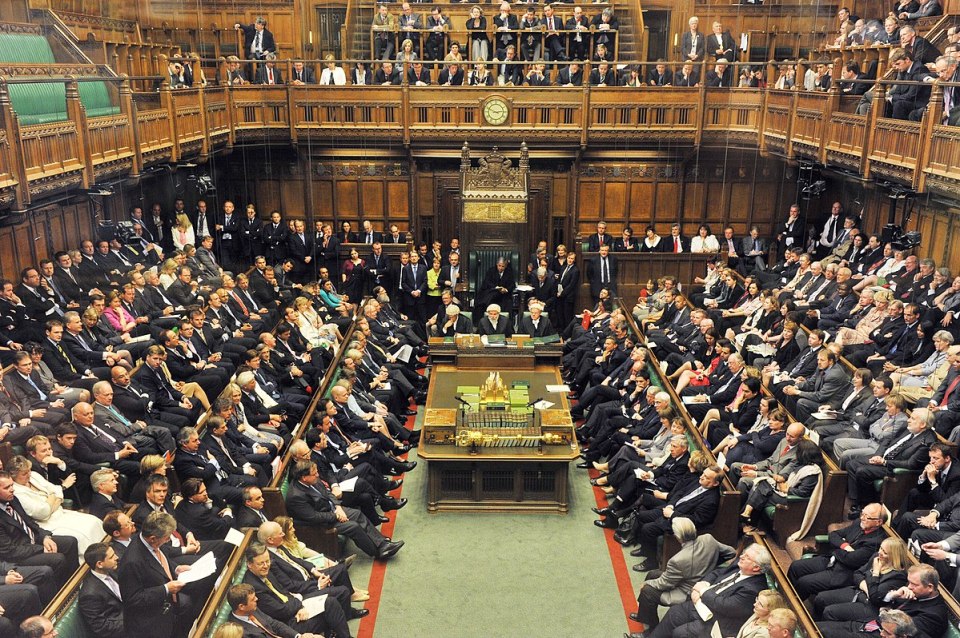 1200px-House_of_Commons_2010.jpg
